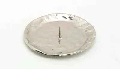 Produktbild von Kerzenteller Messing vernickelt Silber mit Dorn Ø 9 cm ideal für Kerzen