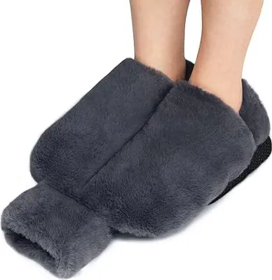 Produktbild von Fußwärmer Ohne Strom, 2L Groß Wärmflasche füße, 2 in 1 Fußwärmflasche für Damen/Herren/Erwachsene, Super Weich und Warm Fußheizung Pads für die Kalte Füße im Winter (Grau,36x30cm)