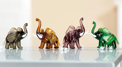Produktbild von Gilde Figur (klein), Elefant, Glas, braun, grau, grün, lila, L. 5 cm, B. 8.5 cm, H. 7 cm 39165 4009079391657 4 Stück (4-fach sortiert)
