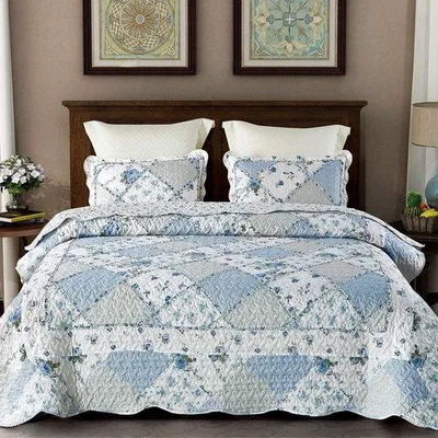 Produktbild von Famanu Sprei 220 x 240 cm - Blau - Patchworkdecke mit Blumenmuster - Wendbares Design