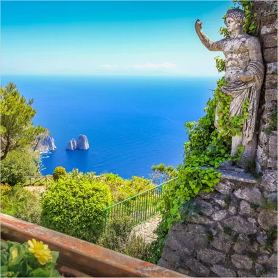 Produktbild von Wallario Premium Glasbild, freischwebende Optik, kräftige Farben, Größe 50 x 50 cm Motiv Mediterraner Ausblick