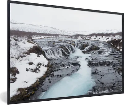Produktbild von MuchoWow® Gerahmtes Poster Wasserfall mit leuchtend blauer Farbe am Geysir in Island 30x20 cm - Poster mit Schwarzem Bilderrahmen Wandposter Rahmen Foto Bilder - Kunstdruck - Bild-Poster