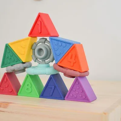 Produktbild von Jellystone sensorisches Spielzeug Triblox Regenbogen - Stapelblöcke