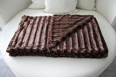 Produktbild von Unyqoos® Kunstfelldecke – Kuscheldecke braun 150 x 200 cm, doppelseitige Felloptik, superweich, pflegeleicht, waschbar bei 40 °C, 100% Polyester