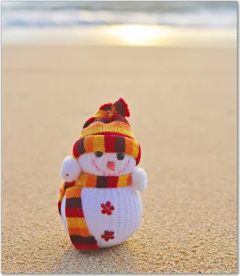 Produktbild von Wallario Herdabdeckplatte aus Glas, Größe 52 x 60 cm 1-teilig, Motiv Schneemann am Strand