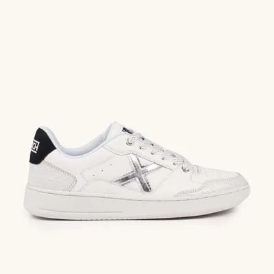 Produktbild von Sneakers von Munich, Modell 8908110, "Legit Wmn", Farbe Silber, Größe 110