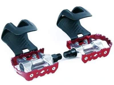 Produktbild von Rote Rennradpedale mit Kunststoff-Pedalhaken ohne Riemen für schnellen Einstieg