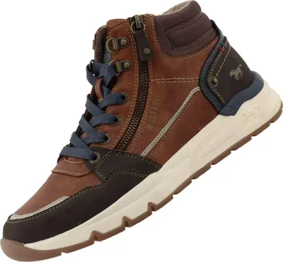 Das Bild zeigt einen eleganten Schuh in der Farbe Cognac. Der Schuh ist von der Vorderseite abgebildet und hebt die geschwungene Form und die feine Lederbearbeitung hervor.