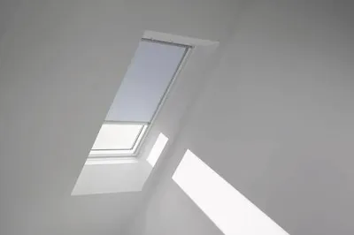 Obrázek produktu pro Zatemňovací roleta na střešní okno VELUX elektrická DML PK08 4576K modrá
