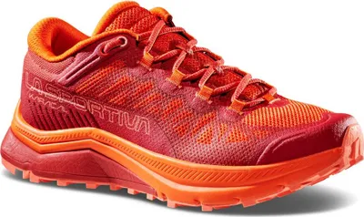 Trailrunning-Schuhe für Damen in leuchtendem Rot und Orange von La Sportiva; Modell "Karacal Woman".