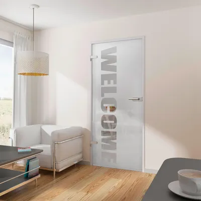 Zimmertür mit Schriftzug WELCOME in modernem Wohnraum