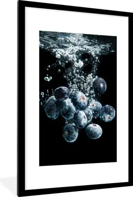 Produktbild von MuchoWow® Gerahmtes Poster Blaubeeren - Obst - Beeren - Stillleben - Wasser - Schwarz 60x90 cm - Poster mit Schwarzem Bilderrahmen Wandposter Rahmen Foto Bilder - Dekoration - Wandposter Wohnzimmer - Hochwertig