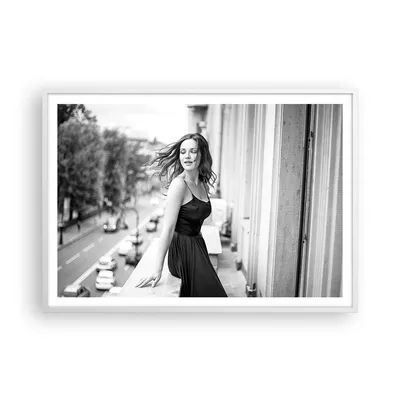 Produktbild von Gerahmtes Poster - Weißer Rahmen - Frau Balkon Straße - 100x70 cm - Wand Bild - Wanddeko - Wandbilder - Kunstposter - Wandposter - Bilderrahmen - Bilder - Kunstdruck - P2WAA100x70-5017