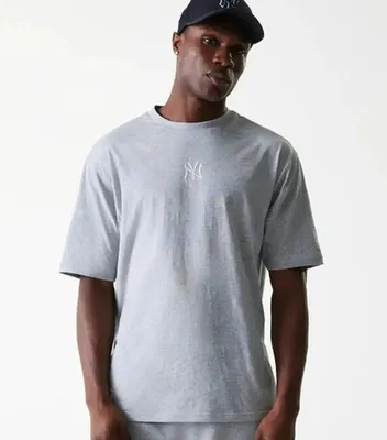 Productafbeelding van New Era heren T-shirt, MLB League Essential, oversized, New York Yankees, grijs, maat XXL