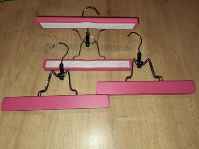 Produktbild von Gockowiak Holz Kleiderbügel Pink 3 Stück