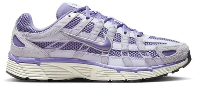 Imagen del producto de Nike P-6000 SE en color Amethyst Tint, Light Orewood Brown y Metallic Silver, con detalles en Dusty Amethyst. Talla: 46 (UE)