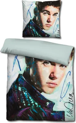 A bedding set featuring a portrait of Justin Bieber.