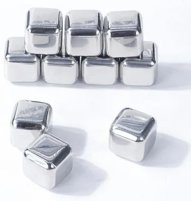 Immagine prodotto di Cubetti di ghiaccio metallici in acciaio inossidabile - Raffreddatori per vino e bevande per whisky, vodka, vino, limonata e birra - 2,5 cm x 2,5 cm x 2,5 cm