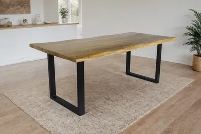 Produktbild von Esstisch Baumkante Akazie massiv eichenfarben 180 x 90 U-Gestell schwarz CALI