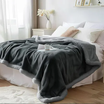 Zdjęcie produktu dla Wodoodporny koc, polar Sherpa, dwustronny, 200x200 cm, do łóżka i sofy