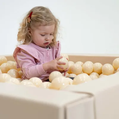 Produktbild von IGLU Bällebad Mehrfarbig mit Bällen in Hellen Beige Farben