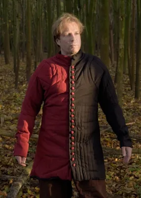 Produktbild von Gambeson mit Knöpfen, rot und schwarz, Gr.  S