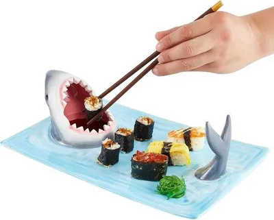 Zdjęcie produktu dla Haaienborden, zestaw do sushi z rekinem 3 w 1, zestaw do sushi z rekinem z talerzykiem na sos, nadaje się do mikrofalówki/piekarnika/lodówki/zmywarki (prostokątny)