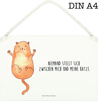 Produktbild von Mr. & Mrs. Panda Schild Katze Umarmen DIN A4 - Weiß - Geschenk, Wandbild Holz, Holzschild, Freundin, Katzen, Cat, holzbild, wandtafel, Cats, Türschild