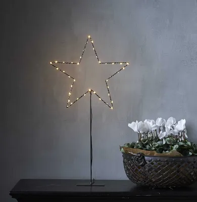 Zdjęcie produktu dla Szwedzka Dekoracja Gwiazda Stojąca LED MIRA 65 cm Czarna Metalowa Dew Drop 40 Diod Ciepłe Światło Nowoczesna Aranżacja Kabel 350 cm