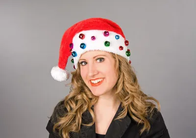 Produktbild von Nikolaus-Plüschmütze mit bunten Glöckchen
