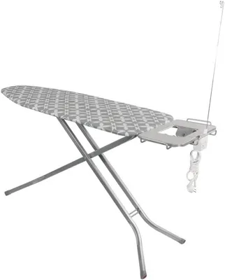 Image de Table à repasser Advanced PRO avec prise électrique intégrée, support de câble, étagère pour le fer à repasser, antidérapante – Réglable en hauteur jusqu'à 99 cm, pliable, surface de repassage de 120 x 42 cm