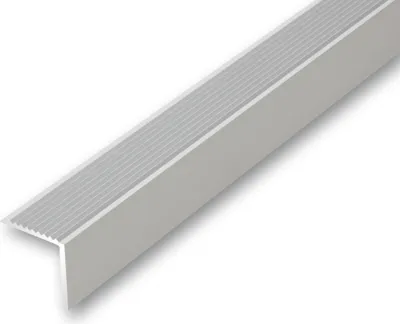 Produktbild von (10,81EUR/m) 30 x 30 x 1000 mm Treppenwinkel silberfarben gebohrt inkl. Montageset stabil Treppenkantenprofil Treppenkante Rutschhemmend