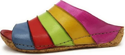 Image de Gemini : Sandales confortables pour femmes, modèle pantoufle, couleur rouge, pour un usage quotidien et décontracté