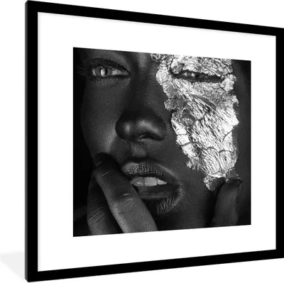 Produktbild von MuchoWow® Gerahmtes Poster Frau - Silber - Schwarz - Gesichtsbemalung 40x40 cm - Poster mit Schwarzem Bilderrahmen Wandposter Rahmen Foto Bilder - Poster - Plakat im Rahmen