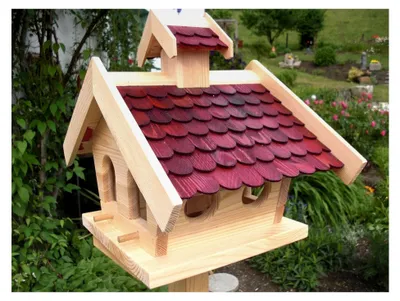 Produktbild von Vogelhaus aus Holz mit Ständer und Nistkasten
