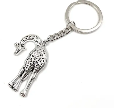 Produktbild von Onwomania Giraffe die sich bückt Schlüsselanhänger Metall Glücksbringer in Alu Geschenkbox, ideal zum Verschenken