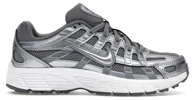 Produktbild von Nike P-6000 Metalic Cool Grey (GS) - EU 35
