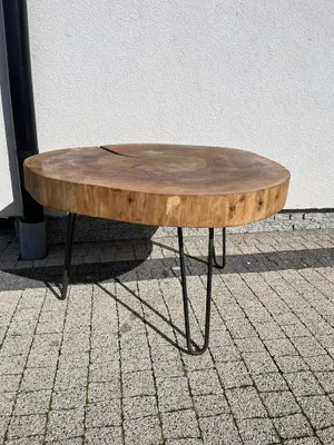 Produktbild von Couchtisch in massiver Eiche Scheibe auf Stahl Haarnadel Beine Durchmesser 50cm
