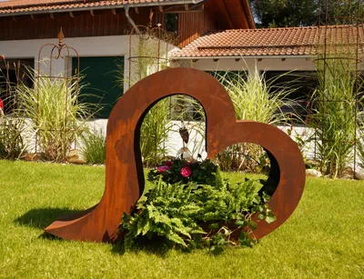 Produktbild von Badeko Herz Lydia B 140cm aus Edelrost zum Bepflanzen für Garten- und Wohnbereich