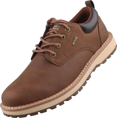 Auf dem Bild ist ein hellbrauner Freizeitschuh abgebildet der von der Seite betrachtet wird. Der Schuh hat eine sportliche Optik mit einer verstärkten Ferse und einer strukturierten Sohle.