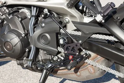 Obrázek produktu pro Systém opěrky nohou 2Slide LSL upevňovací kus červený pro Yamaha MT-09 XSR A 847 - 900 ccm rok 2014 - 2019
