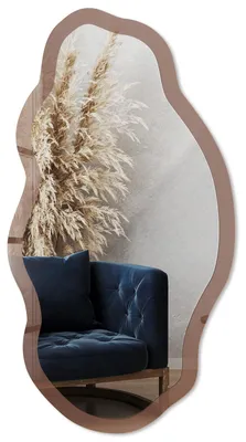 Produktbild von Dekorativer Wandspiegel mit Print, organische asymmetrische Form, 90x45 cm, moderner Designspiegel für Wohnzimmer, Flur und Schlafzimmer - Braune Farbe, KI-generiertes Bild