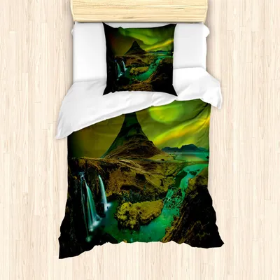 Produktbild von ABAKUHAUS Nordlicht Bettbezug Set, Blasses Wetter über den Hügeln mit Wasserfall-Nebenfluss-Natur-Landschaft, 135 x 200 cm + 80 x 80 cm, Olivengrün