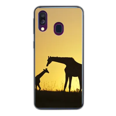 Produktbild von MuchoWow® Handyhülle Schutzhülle Hülle für Samsung Galaxy A40 Giraffe - Scherenschnitt - Kalb Silikon Softcase Handy Hülle - Handy-Tasche