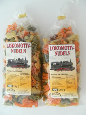 Produktbild von Streuteile Lokomotive aus Nudelteig, 2X 250 g, Nudeln, Pasta, Dekoration, Delikatesse Lok