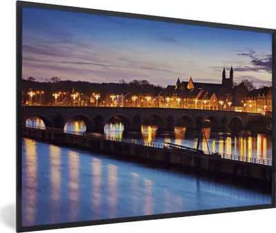Produktbild von MuchoWow® MuchoWow® Gerahmtes Poster Licht - Brücke - Maastricht 60x40 cm - Poster mit zchwarzem Bilderrahmen - Printing - Wanddeko Schlafzimmer