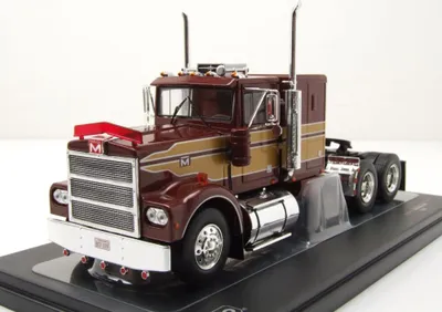 Produktbild von ixo models TR157 Marmon CHDT Zugmaschine 1980 dunkelrot metallic 1:43