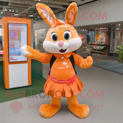 Produktbild von Oranger REDBROKOLY Hase Maskottchen Kostüm charakter bekleidet mit einem Rock und Armbändern