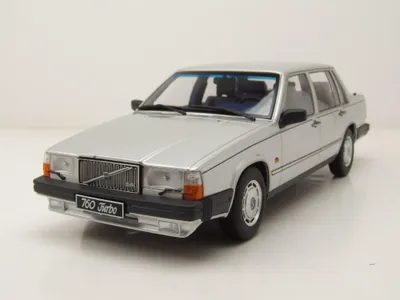 Produktbild von Triple9 1800535 Volvo 760 1985 silber 1:18