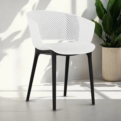 Produktbild von Gartenstuhl OLINDO 4er Set, weiß - In- & Outdoor Stühle aus Kunststoff, UV-Beständig und robust, Schalenstühle für Balkon, Terrasse oder Esszimmer